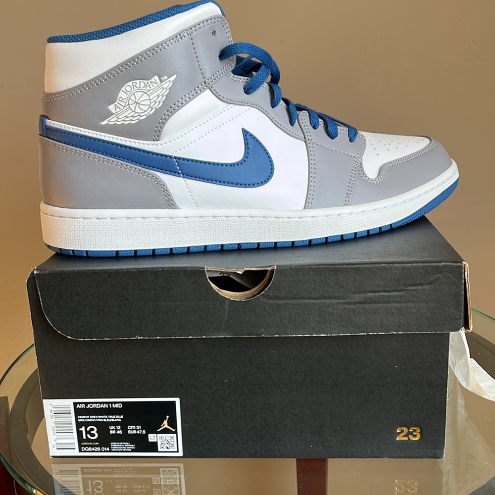 Nike Air Jordan 1 - Picture 4 of 5